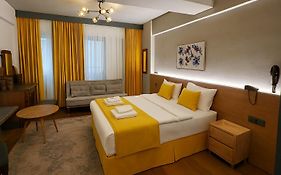 Aleksandr Pera Hotel